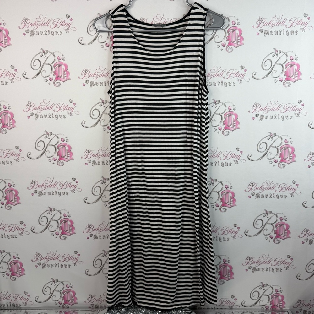 Denver Hayes dress flowy stripes color block Black and White Striped Dress